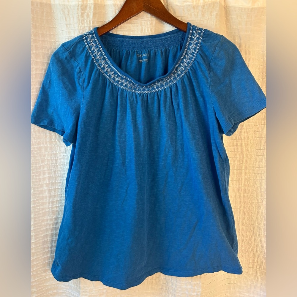 Talbots Teal Blue Short Sleeve Scoop Neck Top with White Embroidery